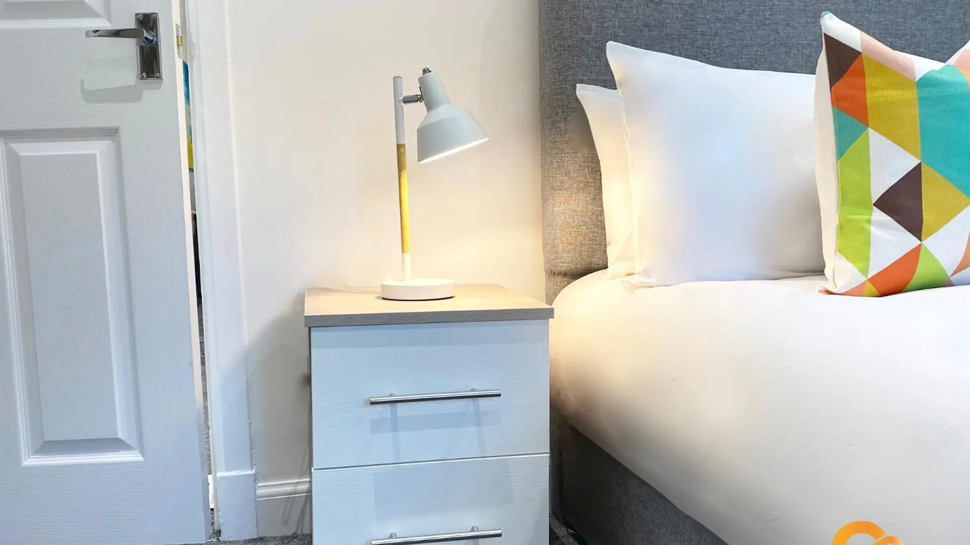 Central Serviced Apartments: Cosy University Stay with Free Parking Dundee Apartment